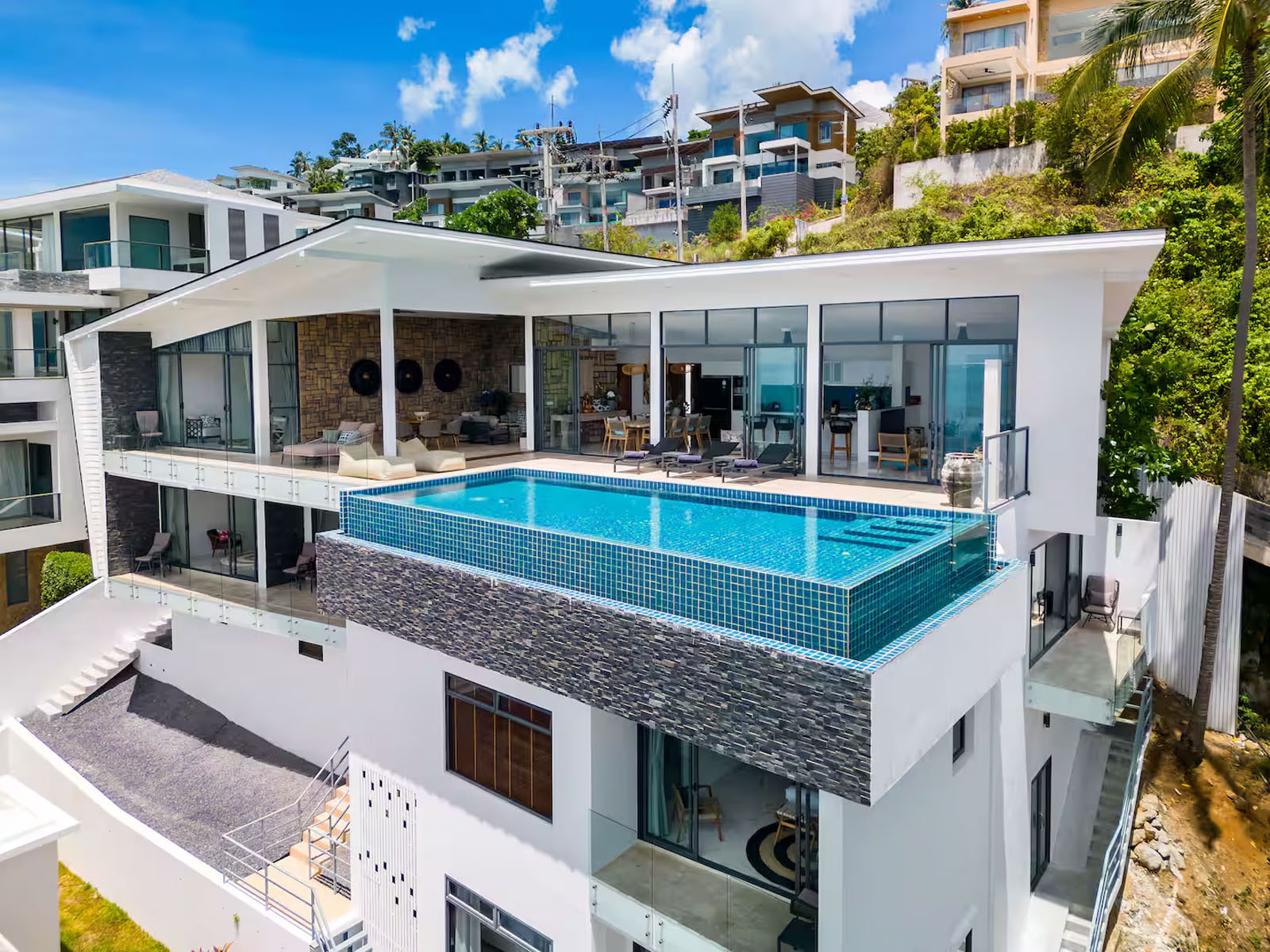 Luxury Blue Coco Sea View Villa – 4×4 SUV included