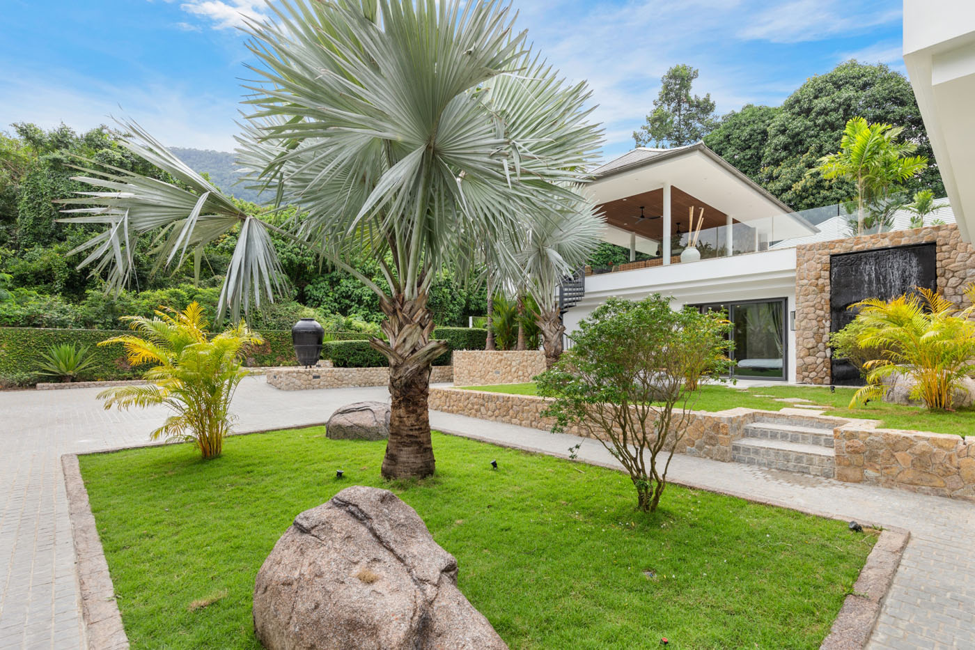 Lush Luxurious and Serenity in Riverside Villa