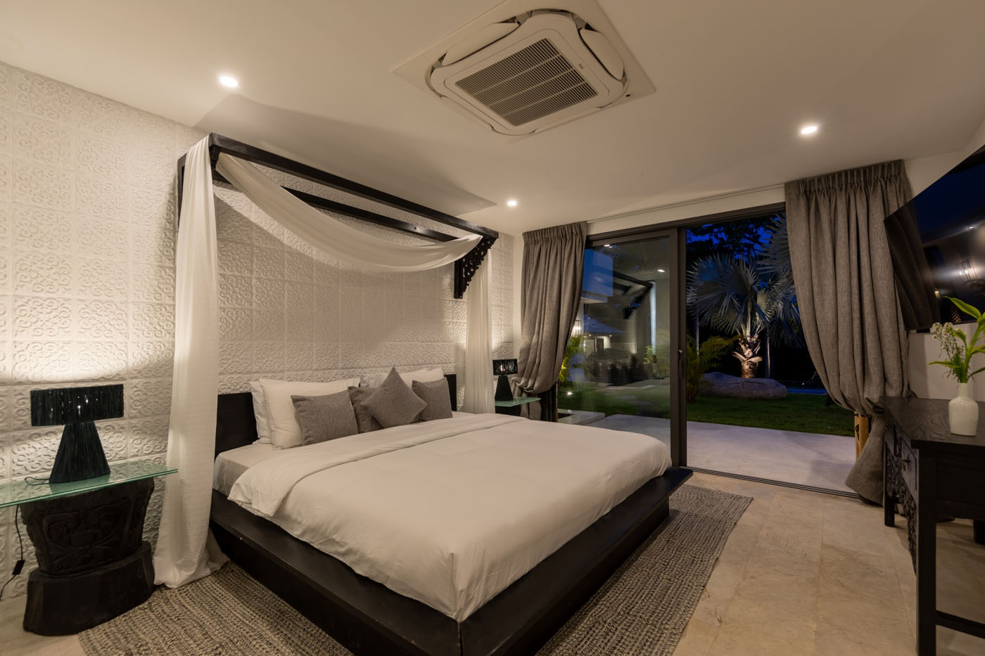 Lush Luxurious and Serenity in Riverside Villa