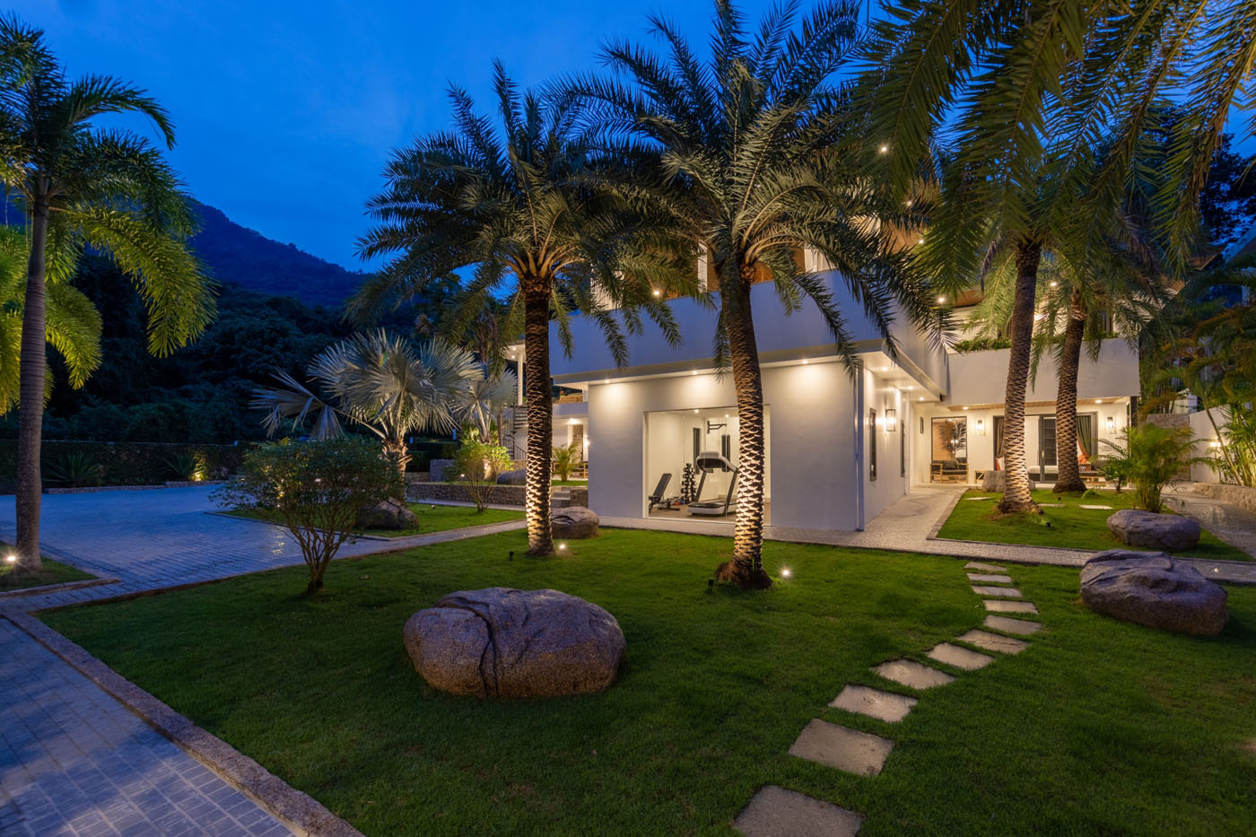 Lush Luxurious and Serenity in Riverside Villa