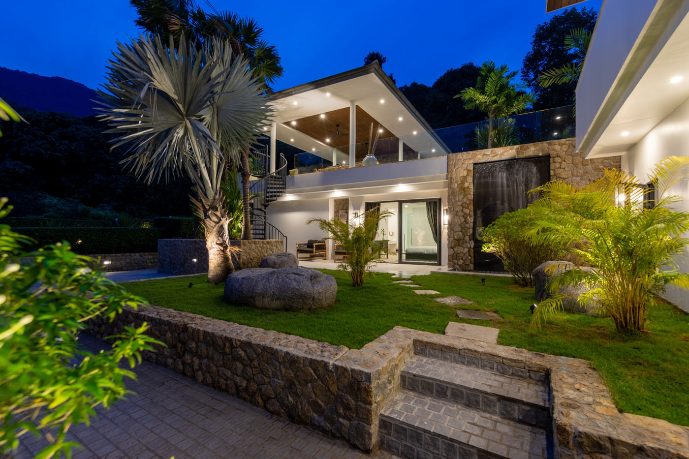 Lush Luxurious and Serenity in Riverside Villa