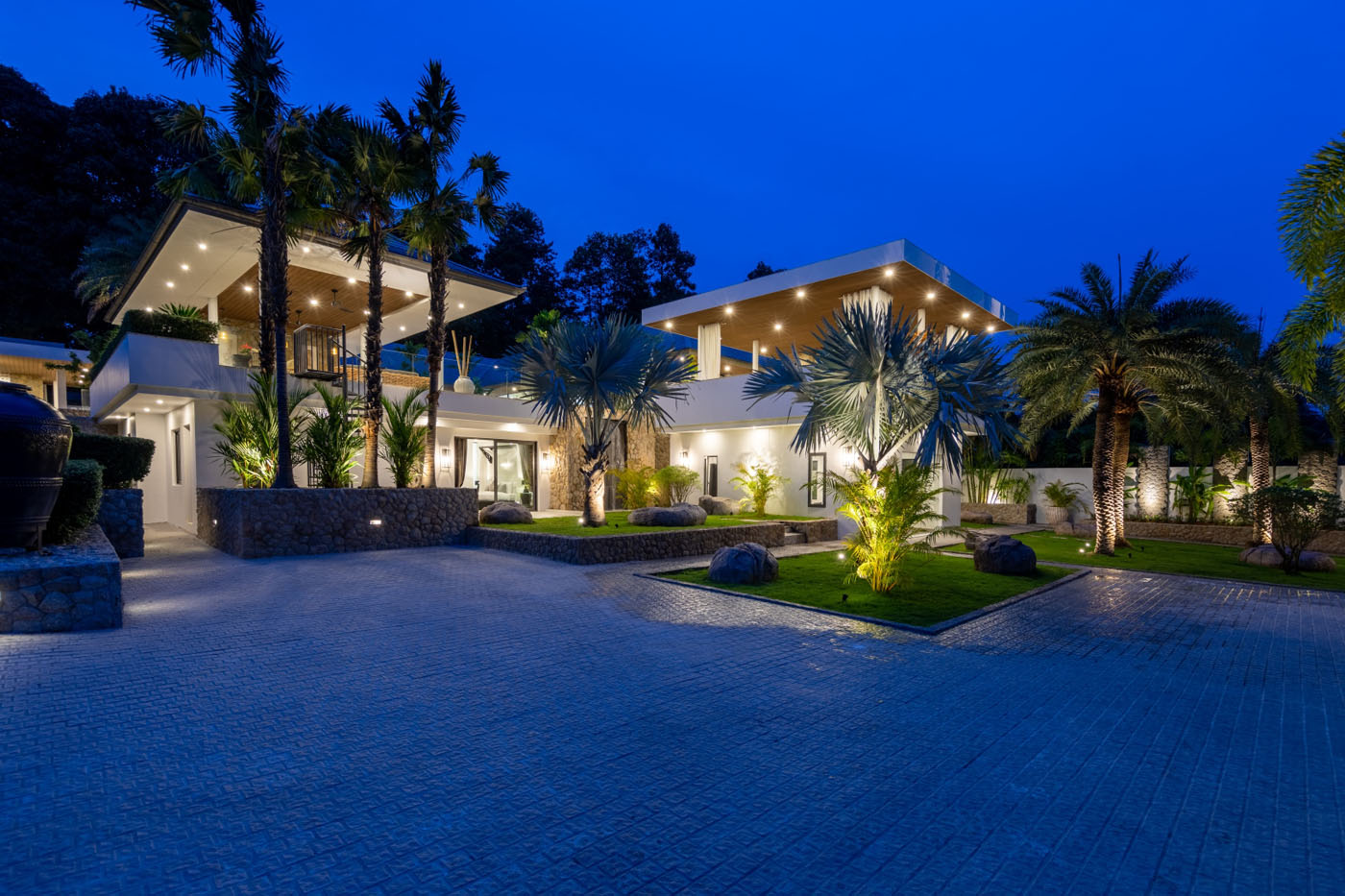 Lush Luxurious and Serenity in Riverside Villa