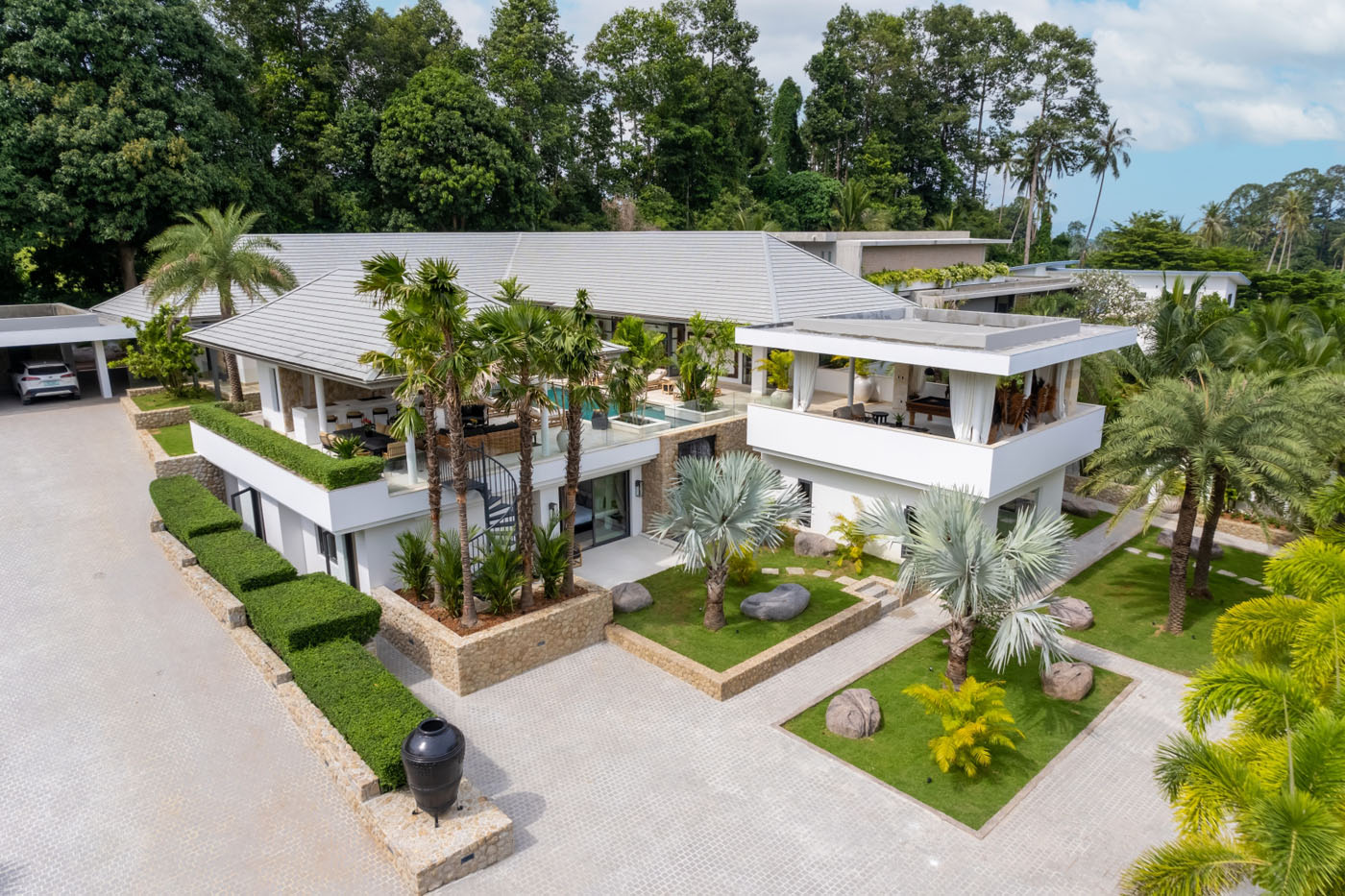 Lush Luxurious and Serenity in Riverside Villa