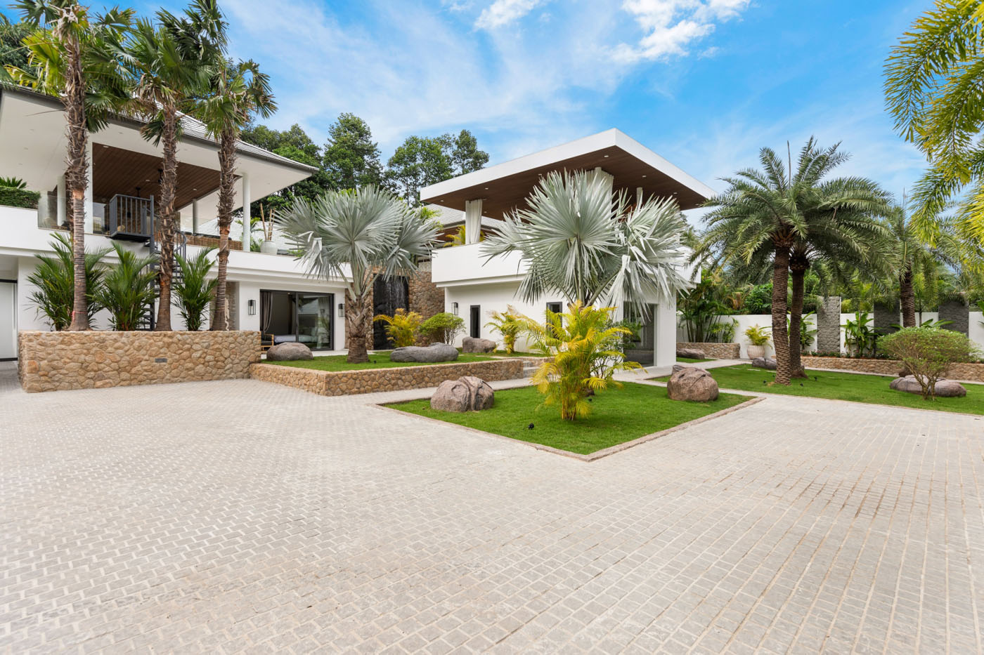 Lush Luxurious and Serenity in Riverside Villa